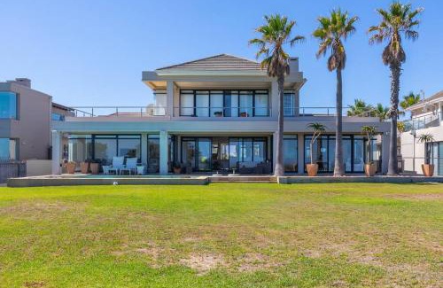 Cape Town Villa | Villa Paradis - ocean front with views to behold!