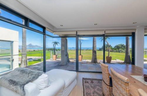 Cape Town Villa | Villa Paradis - ocean front with views to behold!