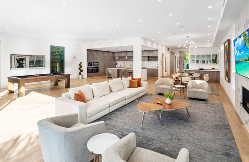 Beverly Grove Villa | Villa Pasha by LuxJB 🏆 16 Guests I 9 beds I Cinema & Gym