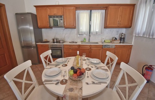 Pelekas Villa | Villa Pasiphae - Two Bedroom Villa, Sleeps 6