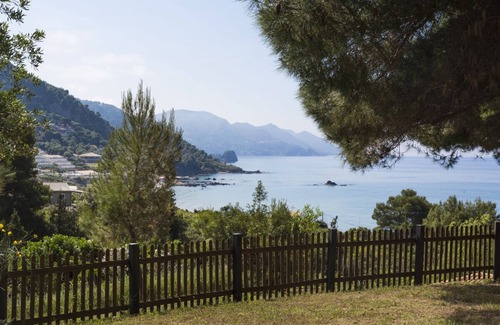 Pelekas Villa | Villa Pasiphae - Two Bedroom Villa, Sleeps 6