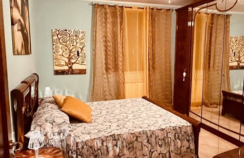 Castelnuovo House | Villa Patty Assisi is ideal for couples, families, and friends, featuring a min