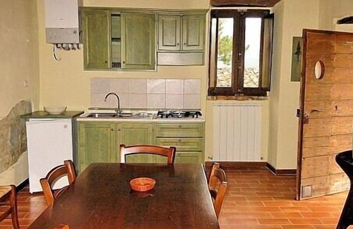 Montone House | Villa Pavone A: A welcoming two-story apartment that is part of a villa surrounded by the greenery, with Free WI-FI.