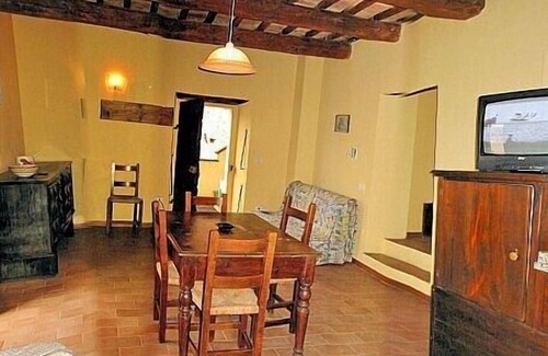 Montone House | Villa Pavone C: A welcoming two-story apartment surrounded by the greenery, with Free WI-FI.