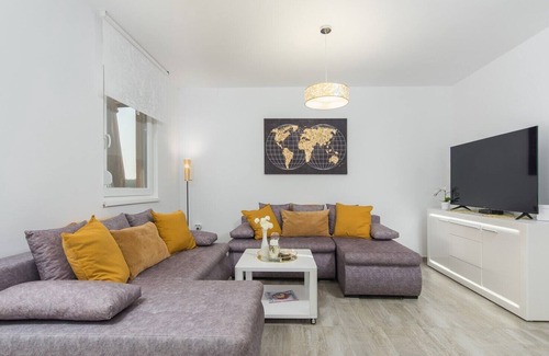 Radini House | Villa Pendolina with Private Pool, Garden and BBQ