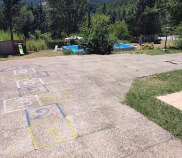 Apecchio House | Villa per gruppi fino a 20 persone, con piscina privata, camino e grande giardino nelle colline marchigiane