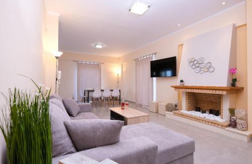 Marathon House | Villa Petalo at Varnavas