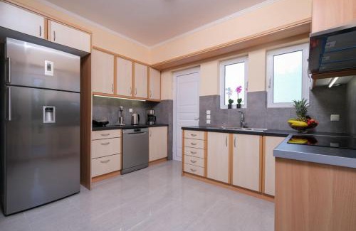 Marathon House | Villa Petalo at Varnavas