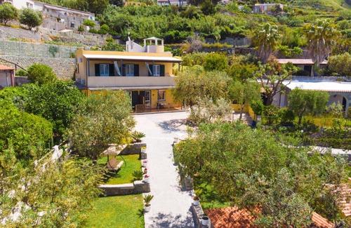 Succhivo Apartment | Villa Pietra Verde