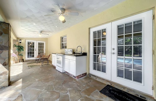 Orlando House | Villa Pilar - King Bed Pool Outdoor Kitchen & Dining Near Attractions