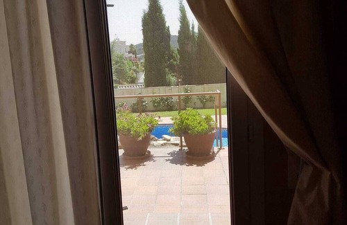 Calonge Apartment | VILLA PINA. Rest and relax in a green setting with views