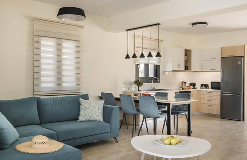 Kounopetra Villa | Villa Pinelopi Tria - Two Bedroom Villa, Sleeps 5