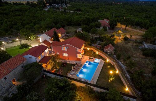Rascane Villa | Villa POQUITO, heated pool - Zagvozd, Makarska region