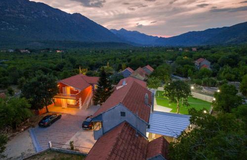 Rascane Villa | Villa POQUITO, heated pool - Zagvozd, Makarska region