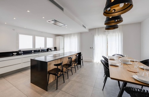 Annecy Old Town Condo | Villa Prestige : Private lift, air conditioning, terrace