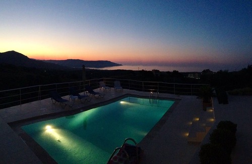 Kournas Villa | Villa & Private heated Pool, Amazing Sea &Mountain Views, 3 double en-suite beds