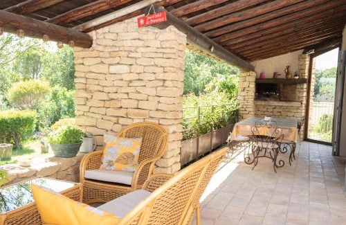 Cabrieres-d'Avignon Villa | VILLA PROVENCALE FACE AU LUBERON