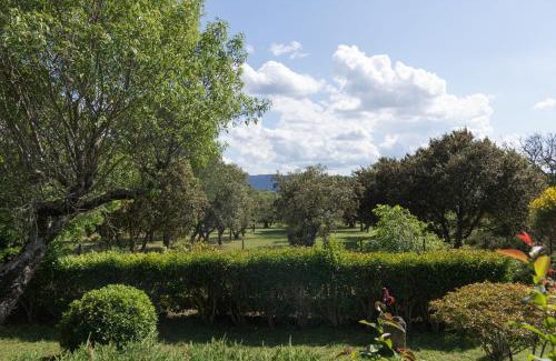Cabrieres-d'Avignon Villa | VILLA PROVENCALE FACE AU LUBERON