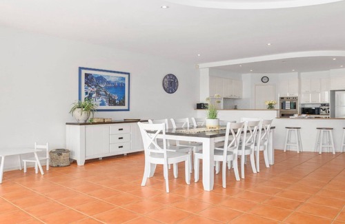 Coffs Harbour House | Villa Provence Coffs Harbour 5 bedrooms, stunning views, short stroll to the beach