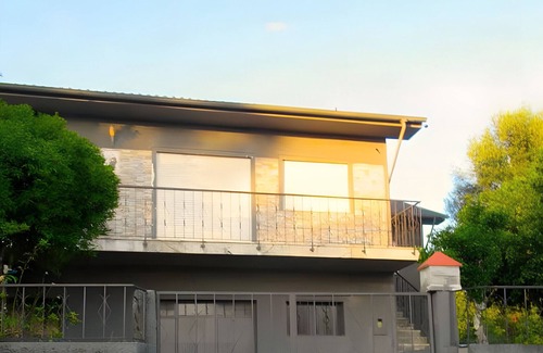 Gondoriz Villa | Villa 'Casa Santo Antonio' with Mountain View, Private Pool and Wi-Fi