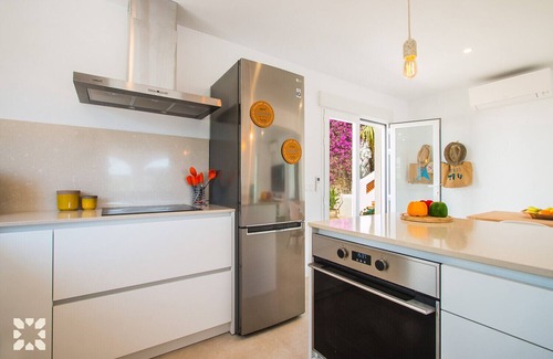 Urbanitzacio la Fustera Villa | Villa PURA VIDA by Abahana Villas