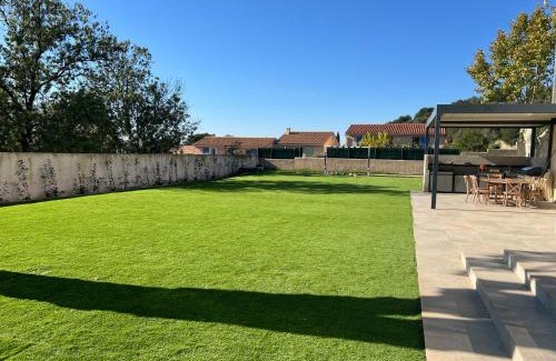 Saint-Marcel Villa | Villa QUEEN Marseille avec jardin, piscine et spa chauffé interieur - 15 couchages