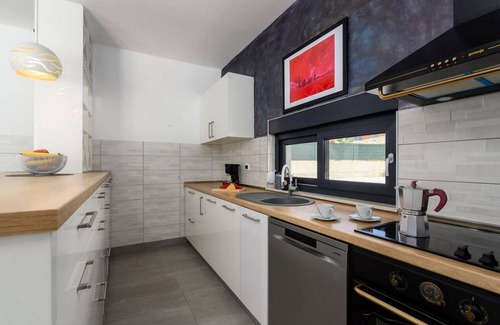 Brgod House | Villa Quinta is a modern holiday home with swimming pool and sauna, only 4 km from the sea.