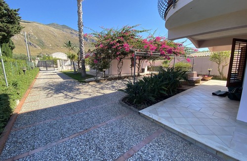 Castellammare del Golfo Villa | Villa Rosada (a delightfully designed contemporary villa) - Last minute July