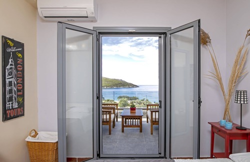 Nea Styra House | Villa Renidora