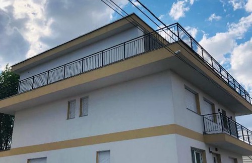 Sanmartin House | Villa Residence