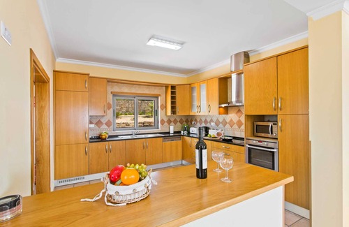 Sao Clemente Villa | Villa Ribeiro Tomas by Villa Plus