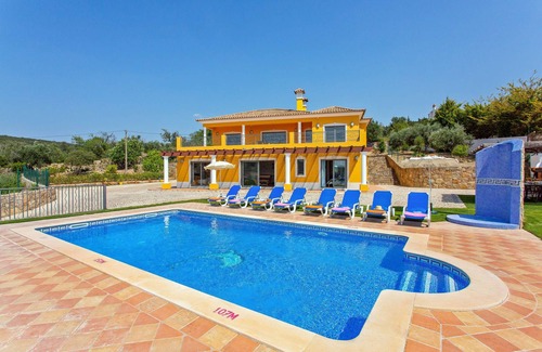 Sao Clemente Villa | Villa Ribeiro Tomas by Villa Plus