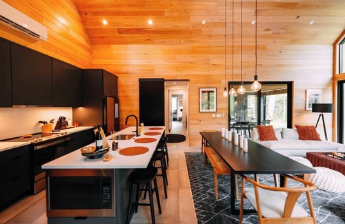 Logan Villa | Villa Rock at Hugga In the Hills -Sleeps 6