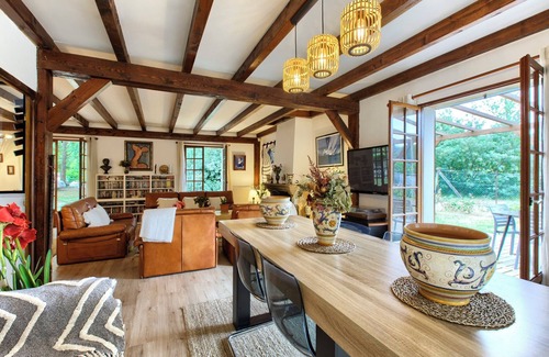 Le Pian-Medoc Villa | Villa 'Rodolphe' with Private Pool, Private Terrace and Wi-Fi