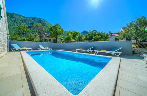 Tucepi Villa | Villa Roglić Serene Retreat Near Baška Voda with Heated Pool