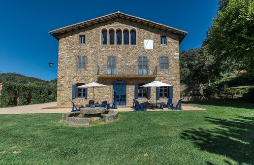Arbucies Villa | Villa 'Romana Restaurada Entre' with Mountain View, Private Pool and Wi-Fi