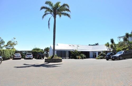 Waiheke Island Apartment | Villa Rosa at Palm Beach - Carefree Quality Holiday Villa - Palm Beach