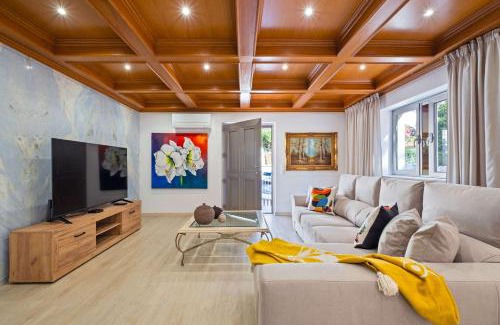 Estoril Villa | Villa Rosa Estoril Retreat by Portugal Portfolio