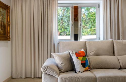 Estoril Villa | Villa Rosa Estoril Retreat by Portugal Portfolio