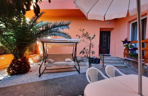 Porto Azzurro House | Villa rosa nel cuore di Porto Azzurro