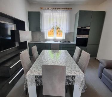 Porto Azzurro House | Villa rosa nel cuore di Porto Azzurro