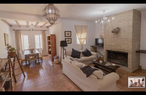 Lora Del Rio Villa | Villa "Rural Los Menestrales" with Mountain View, Pool & Wi-Fi