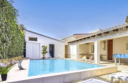 Carrozziere Villa | Villa Sacramento by Villa Plus