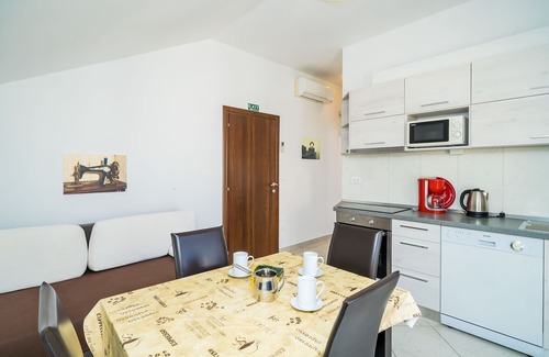 Plat Apartment | Villa Samba - Comfort One-Bedroom Apartment with Balcony and Sea View