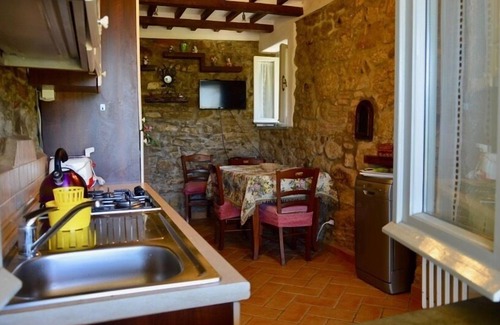 Lisciano Niccone House | Villa San Martino, two houses sharing a fenced pool, San Martino private villa