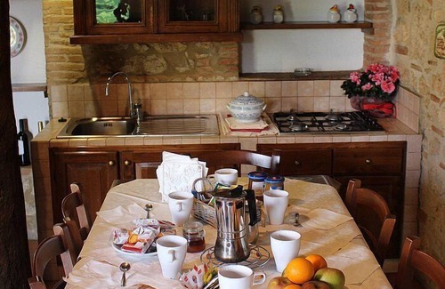 Colle di Val d'Elsa House | Villa Saveria C: A graceful two-story apartment in the characteristic style of the Tuscan countryside.