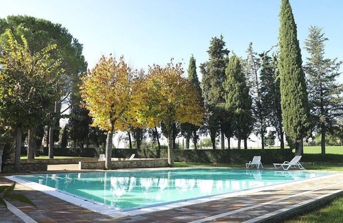 Colle di Val d'Elsa House | Villa Saveria O: A graceful apartment surrounded by the greenery.