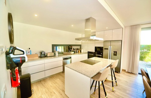 Sao Martinho do Porto Villa | Villa Serena - Exquisite Villa in São Martinho do Porto with Private Pool