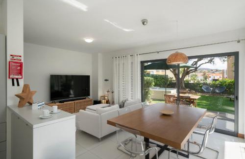 Pedras Pretas House | Villa Sea-Esta by An Island Apart