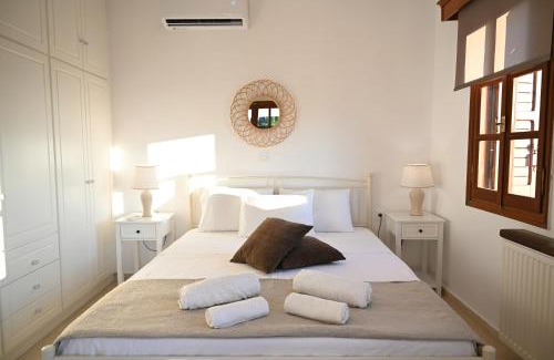 Zia Villa | Villa Sea View Gem Steps to Zia Square Hot Tub